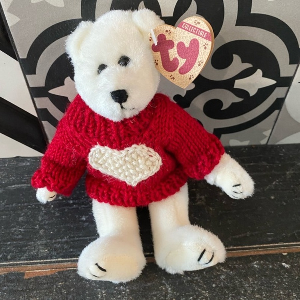 VINTAGE TY Valentines Bear ❤️Knit sweater, very clean, very well preserved ❤️